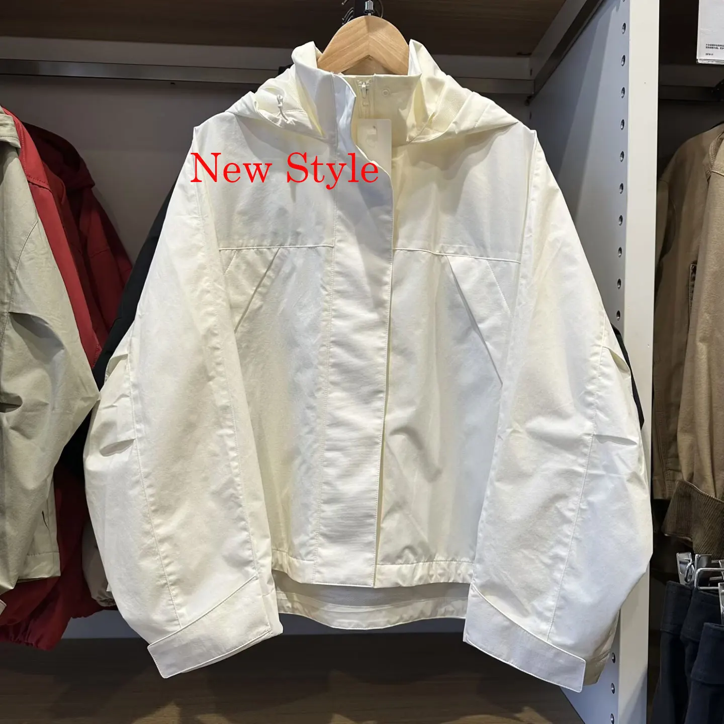 Windjacke mit Kapuze 4