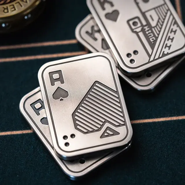 Metall-Gyro-Fingerspielzeug mit Pokerkarte 3