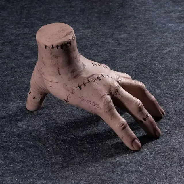 Halloween-Requisite Hand 4