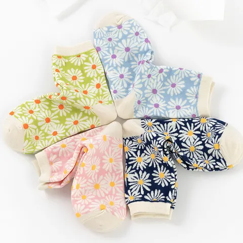 Damensocken mit Gänseblümchen