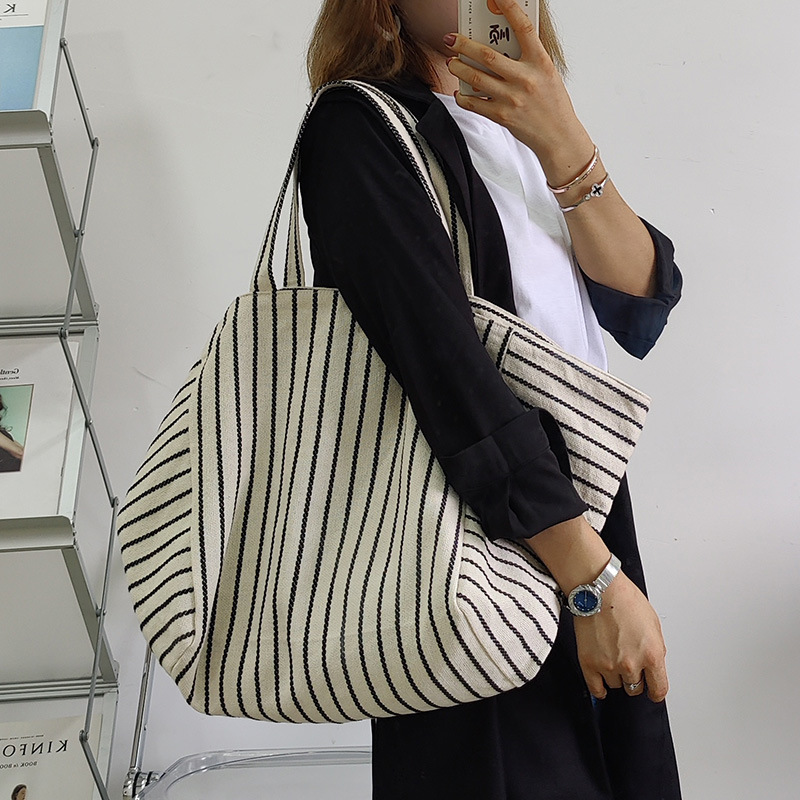 Gestreifte Canvas-Schultertasche für Damen