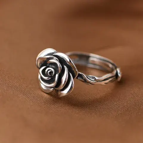 Silberring mit Rosenmotiv