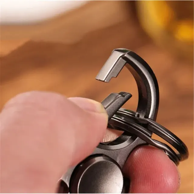 Fingerspinner mit Flaschenöffner-Kette 4
