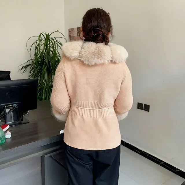 Strickjacke mit Kunstfellkragen 3