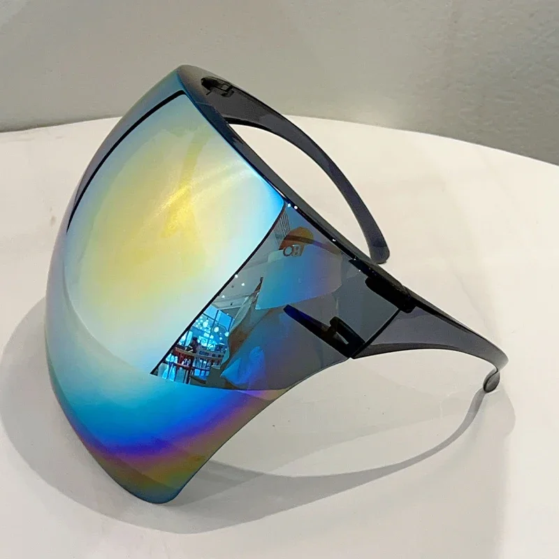 Riesige futuristische Spiegel-Sportbrille