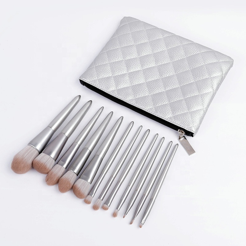 Silbernes Make-up-Pinselset mit 12 Teilen 3