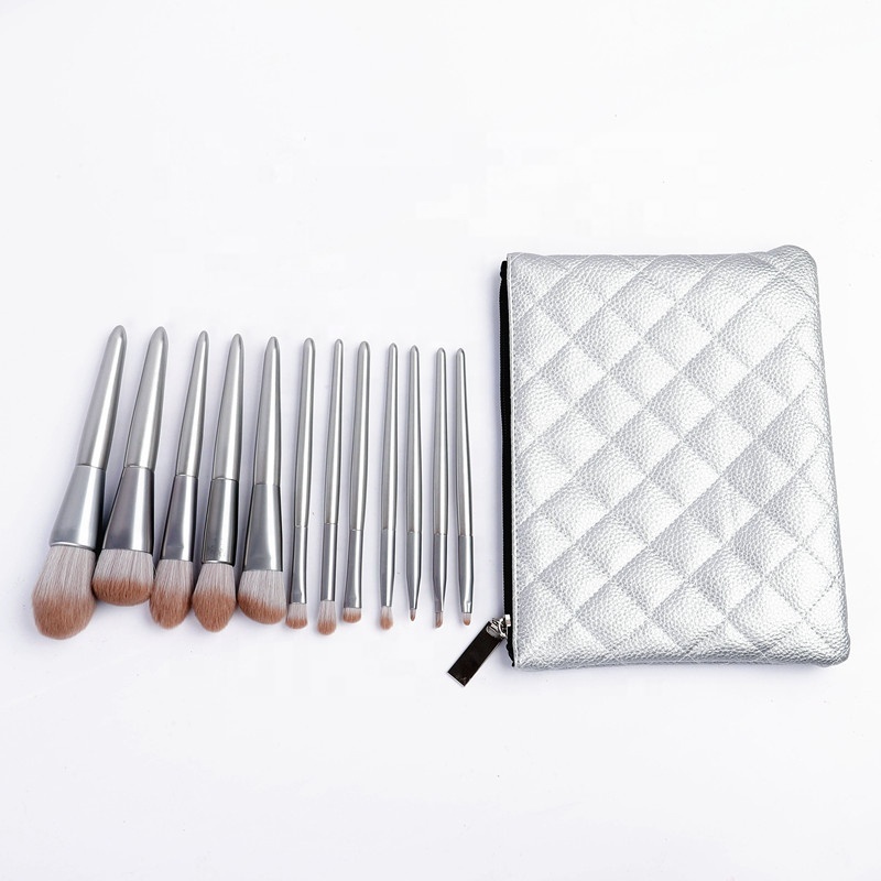Silbernes Make-up-Pinselset mit 12 Teilen 2