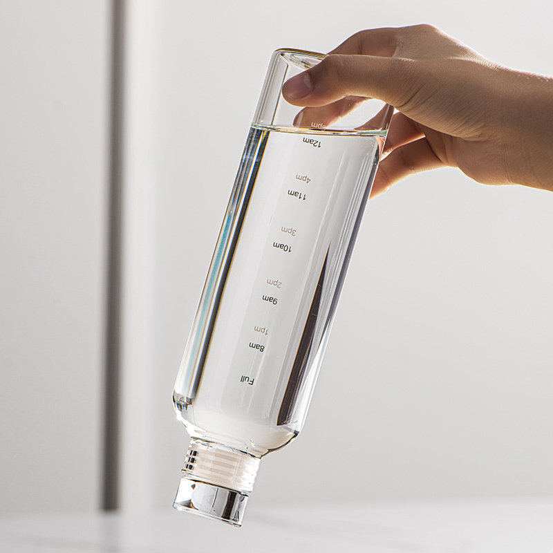 Transparente Glas-Trinkflasche mit Zeitmarkierung 2