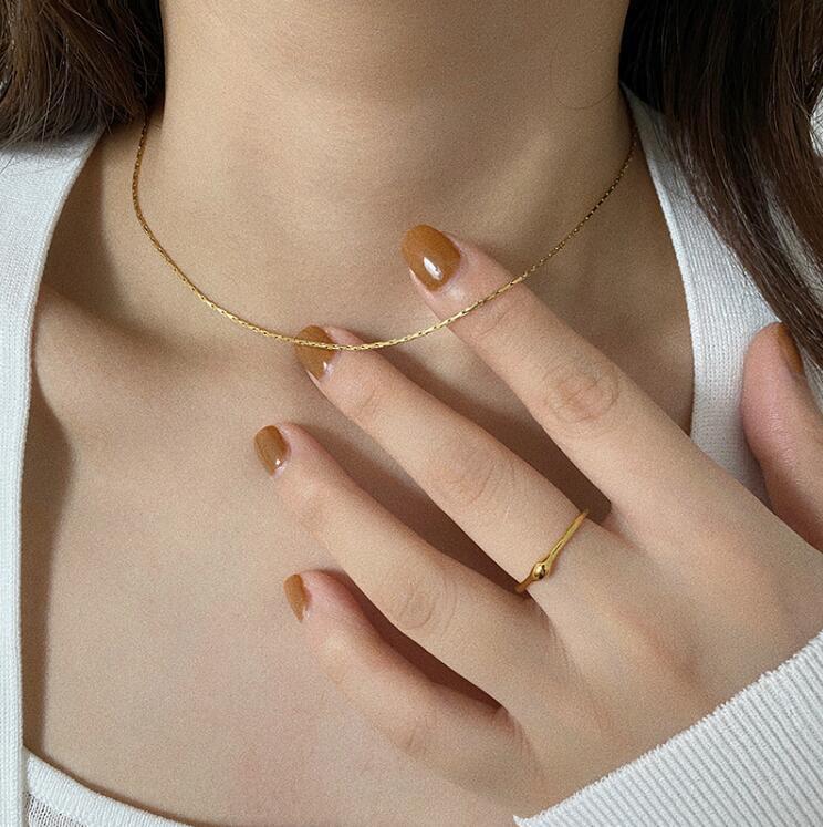 Minimalistische Edelstahl-Halskette in Gold