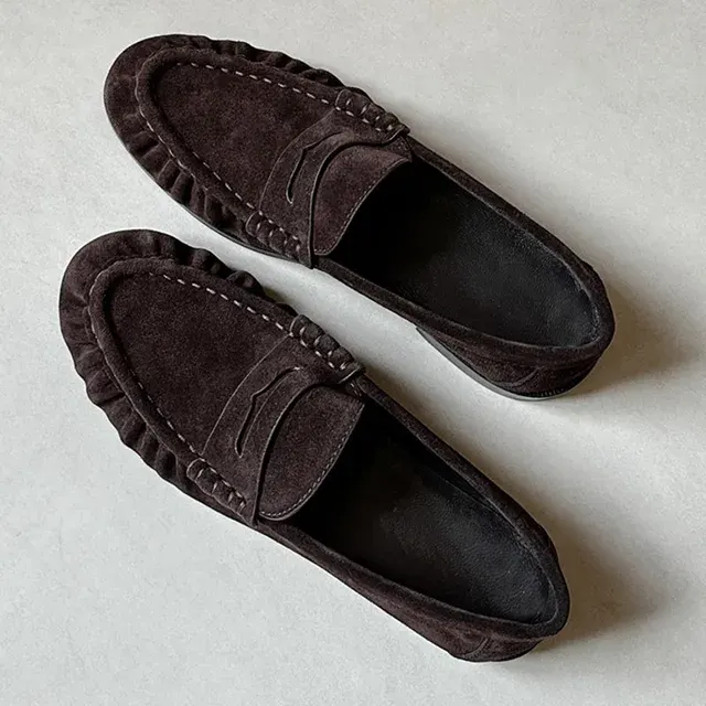 Handgefertigte Retro-Loafer aus Wildleder 2