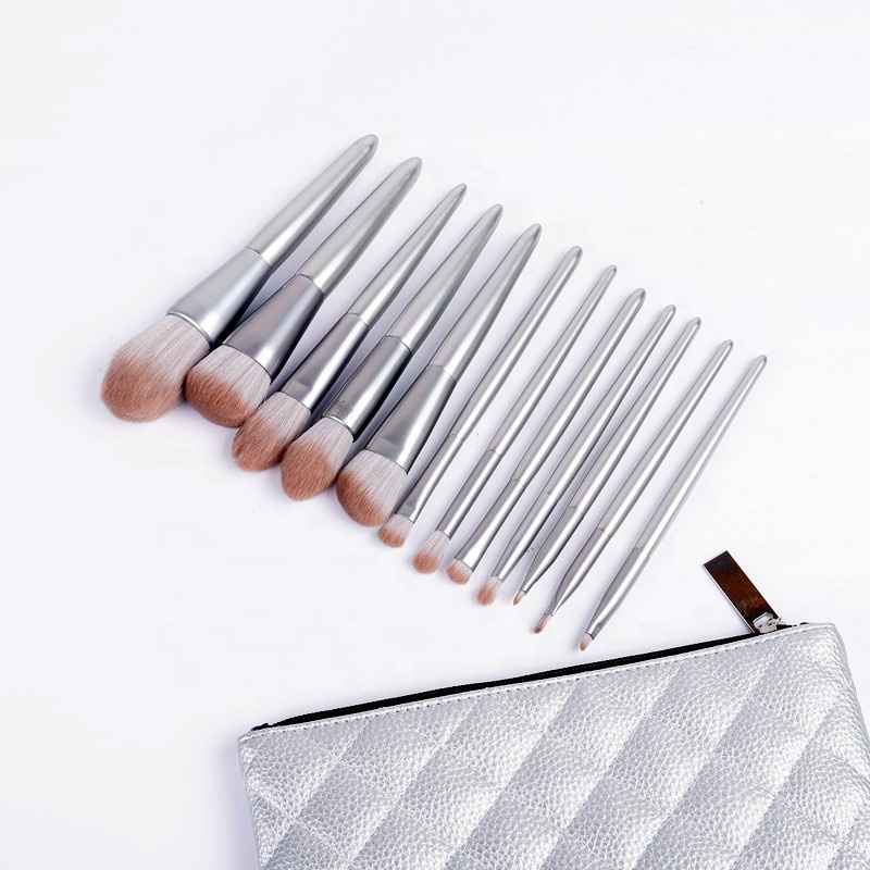Silbernes Make-up-Pinselset mit 12 Teilen 4