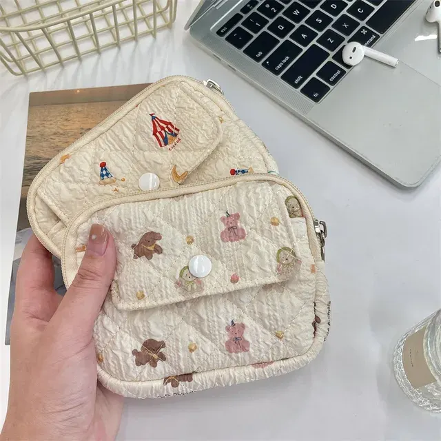 Kleine Kosmetiktasche mit Cartoon-Motiv 2