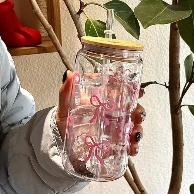 Glasbecher mit Strohhalm 4