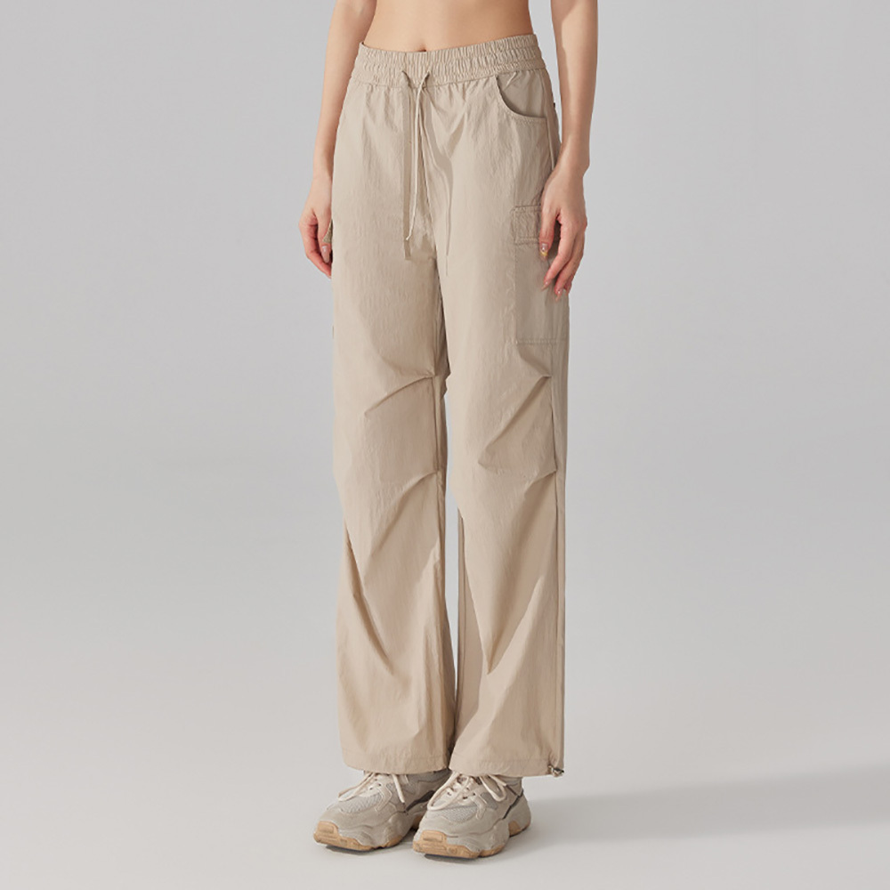 Damen Weite Cargohose mit Taschen und Bündchen 4
