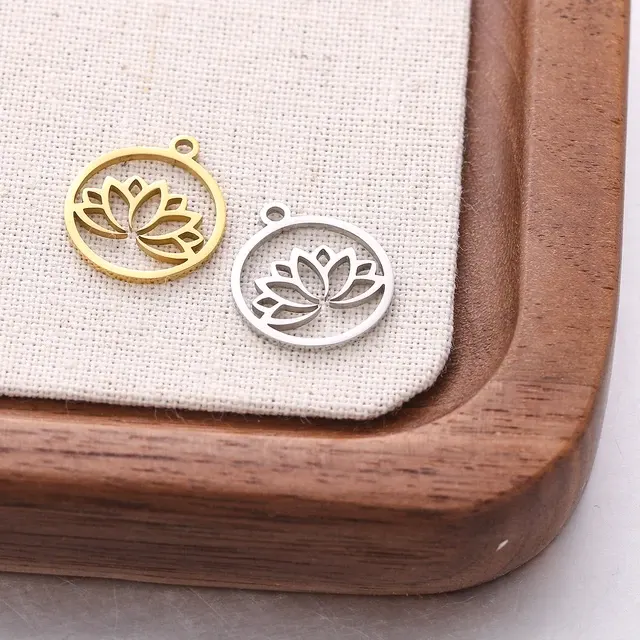 Lotus-Charm 3
