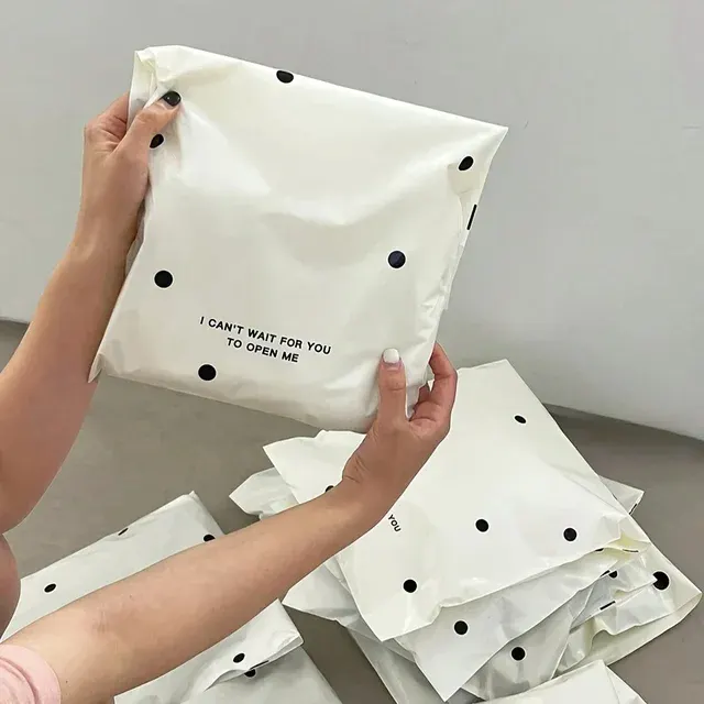 Gepunktete Versandtaschen 2
