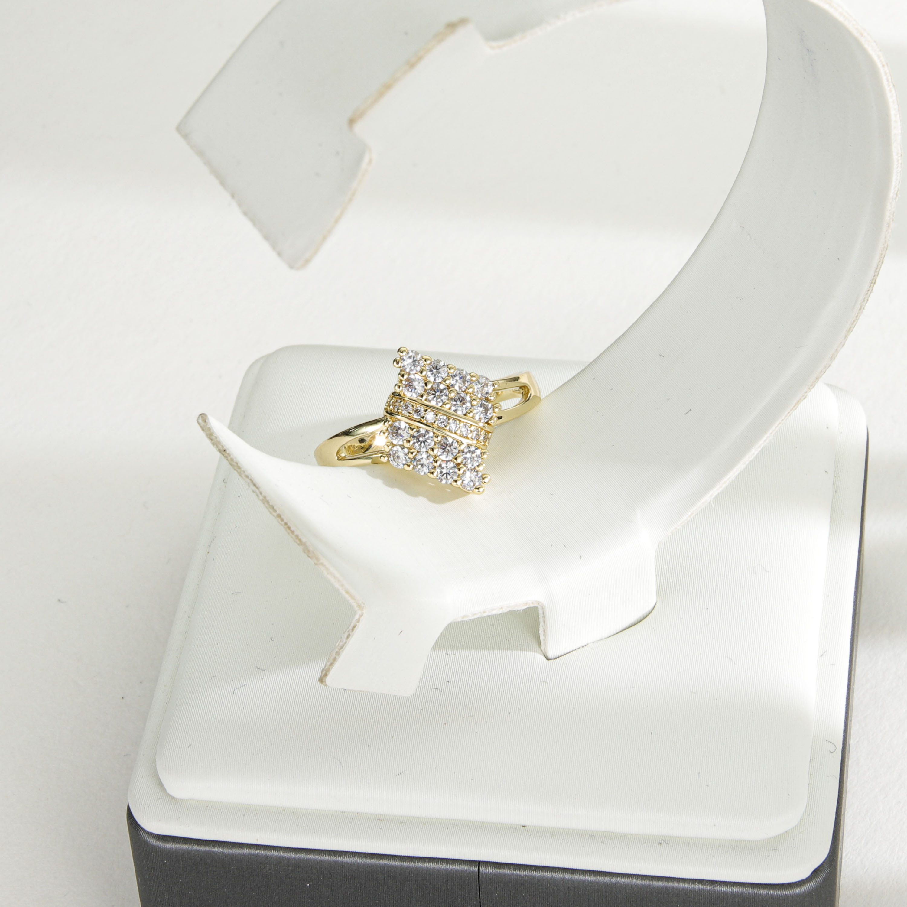 Goldfarbener Pavé-Cluster-Siegelring Zirkonia 2