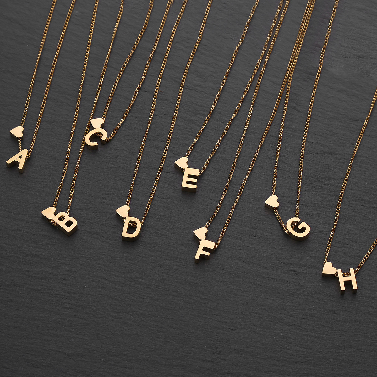 Kleine Herz-Initialkette 18K vergoldet 3