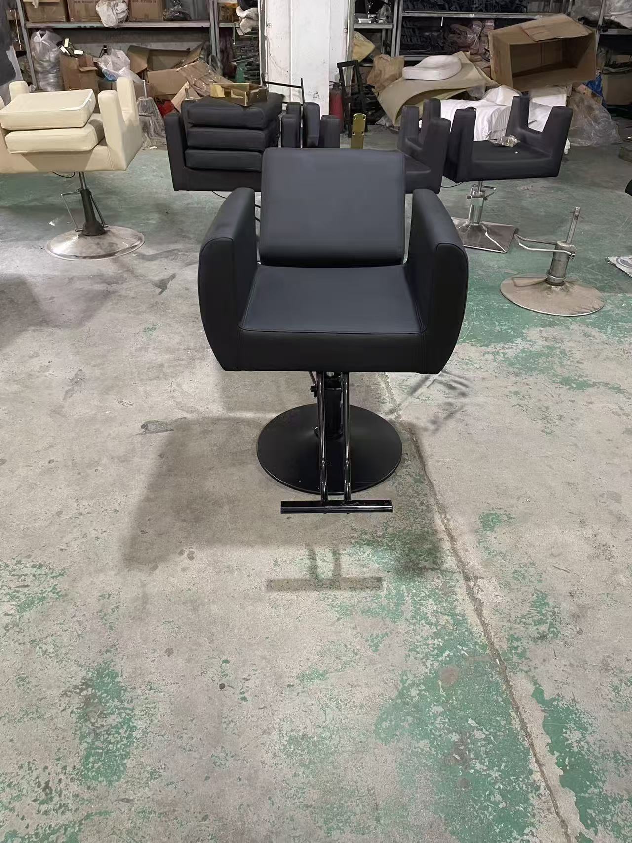 Schwarzer Friseurstuhl Metall Verstellbar Barbershop 3
