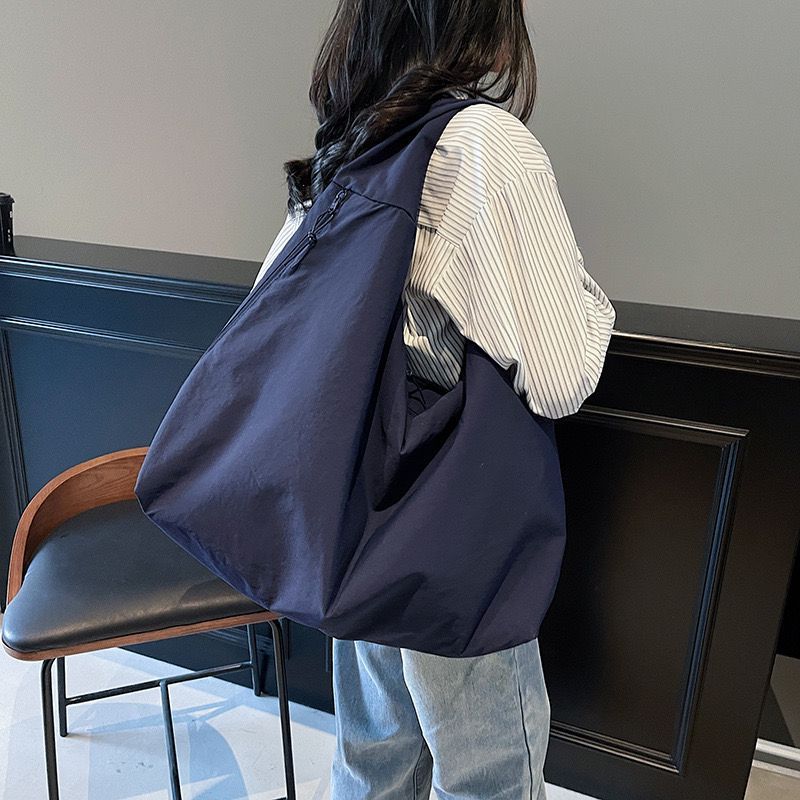 Nylon-Beuteltasche mit Reißverschluss 4