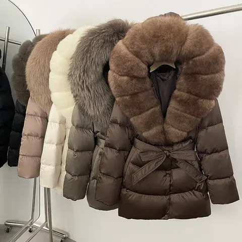 Damen-Daunenjacke mit Fellkragen