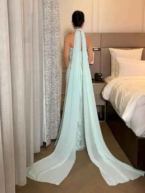 Neckholder-Abendkleid 3