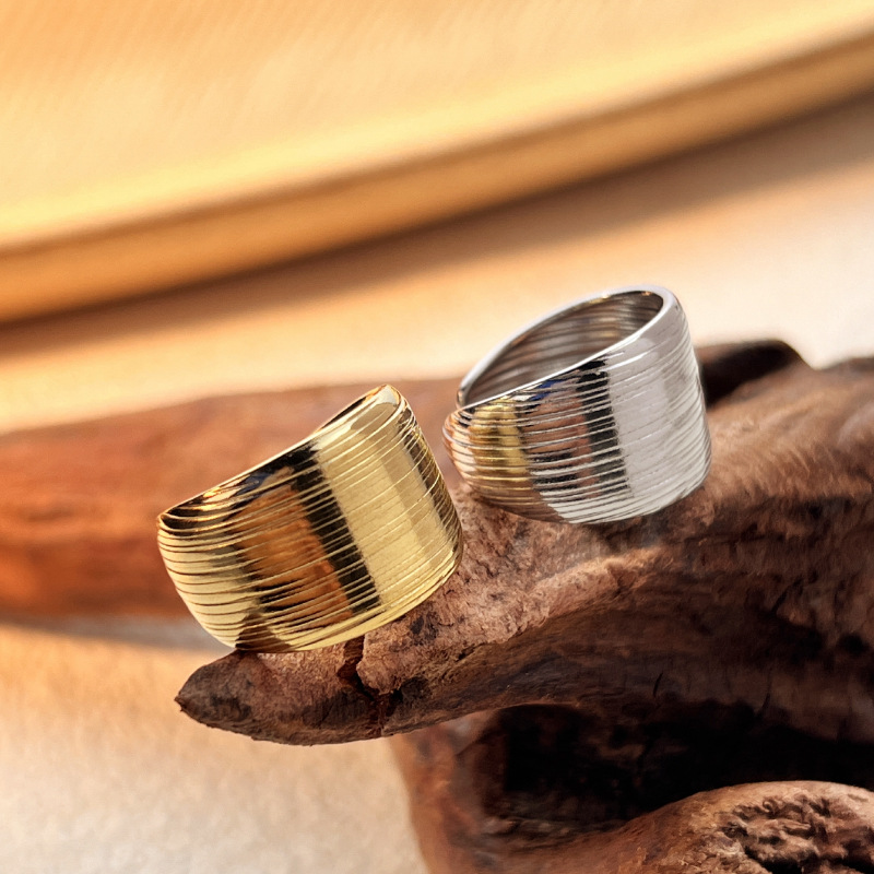 Edelstahlschmuck im Großhandel