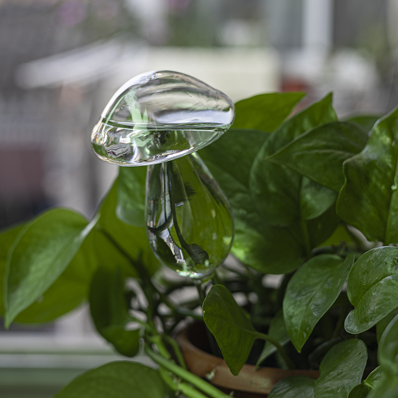 Bunte Glas-Bewässerungskugel mit Alien 2