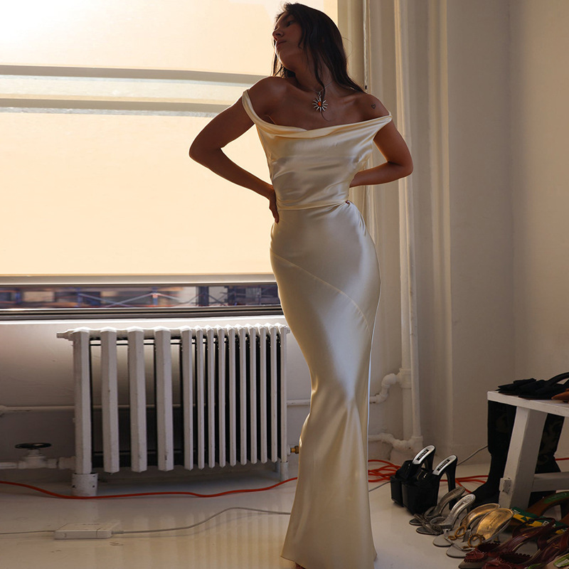 Ärmelloses Satin-Maxikleid mit Spaghettiträgern