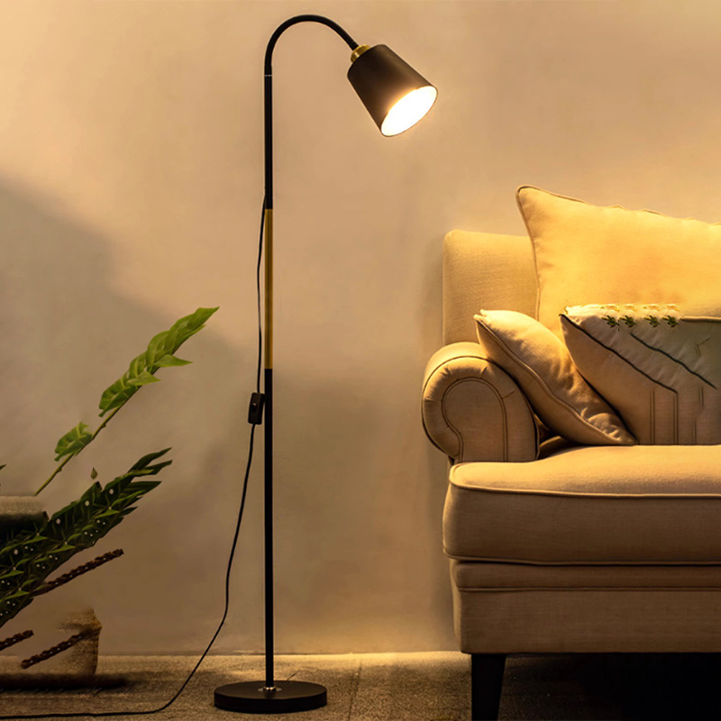 Nordische Stehlampe mit Augenschutz