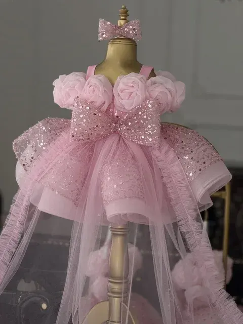 Blumenmädchenkleid mit Rose 2