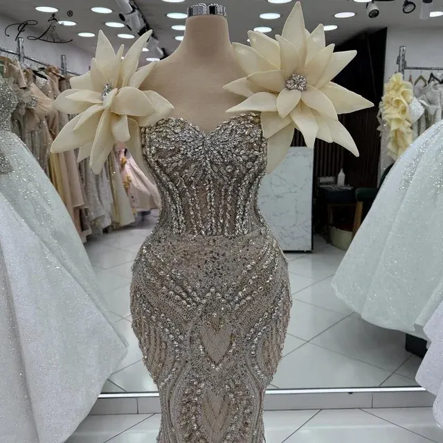 Pailletten-Abendkleid 3