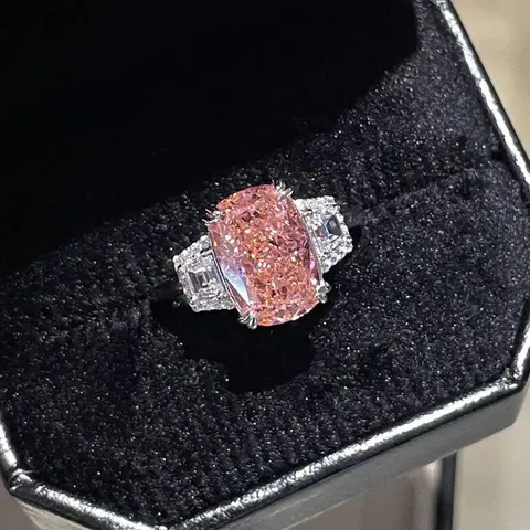 Ring mit Diamant-Imitat