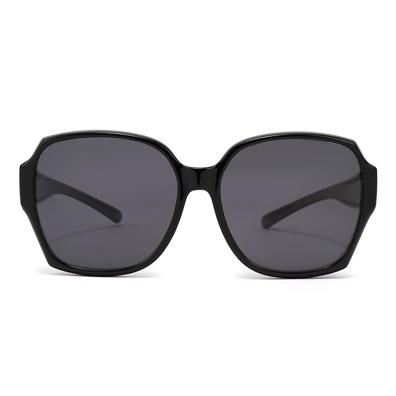 Polarisierte Unisex Sonnenbrille mit schwarzem Rahmen 3