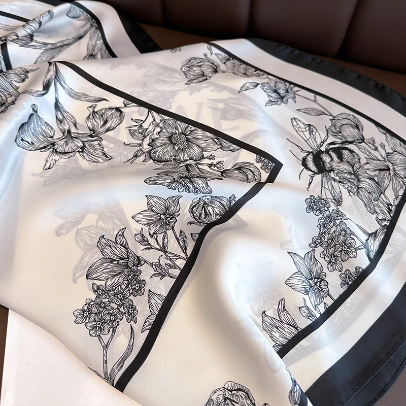 Blumen-Bandana aus Seide 70x70 cm 4