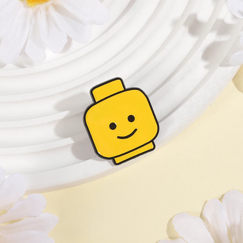 Gelbe Emoji-Anstecknadeln aus Emaille 3