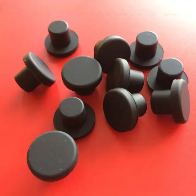 Gummi-Lochkappe 4