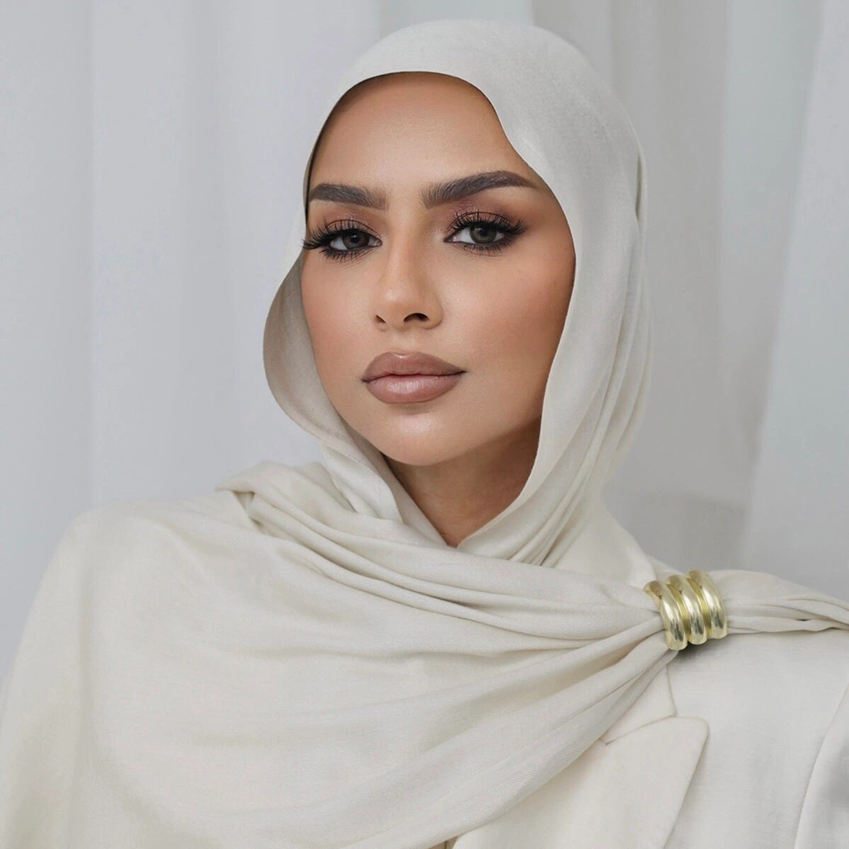 Atmungsaktives Hijab aus Seide-Viskose 4