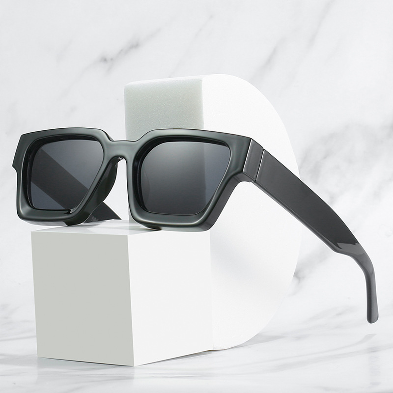 Quadratische Sonnenbrille 2