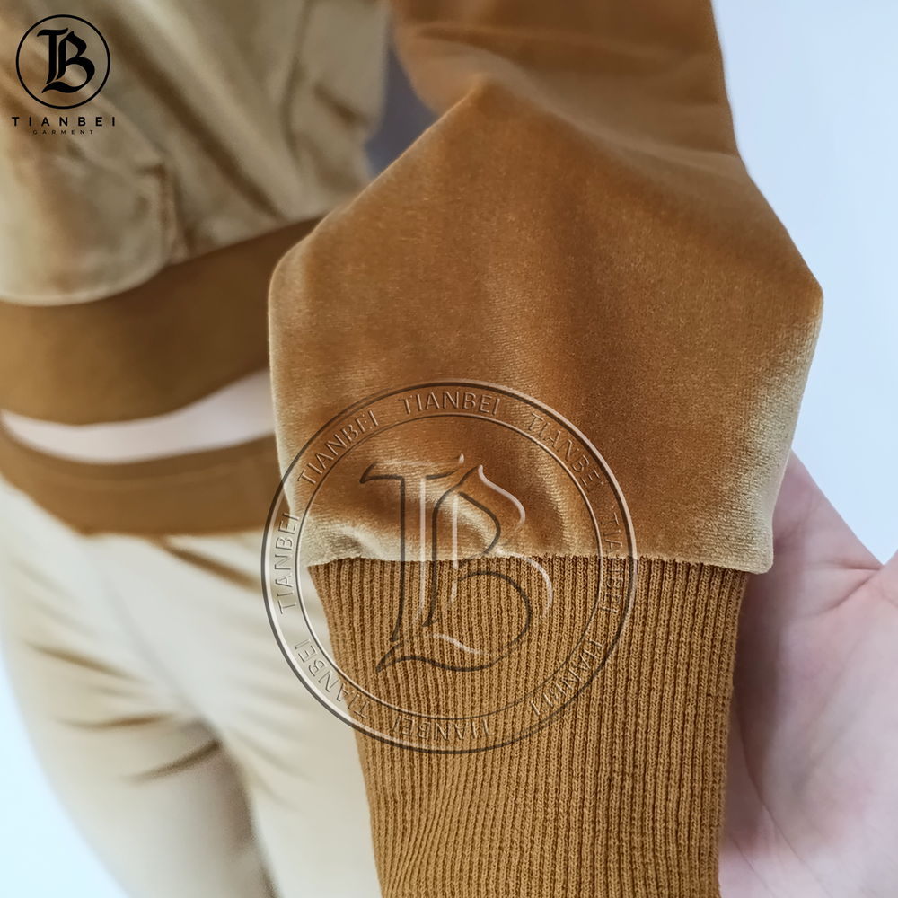 Damen Samt-Trainingsanzug mit Rippstrick-Jacke 4