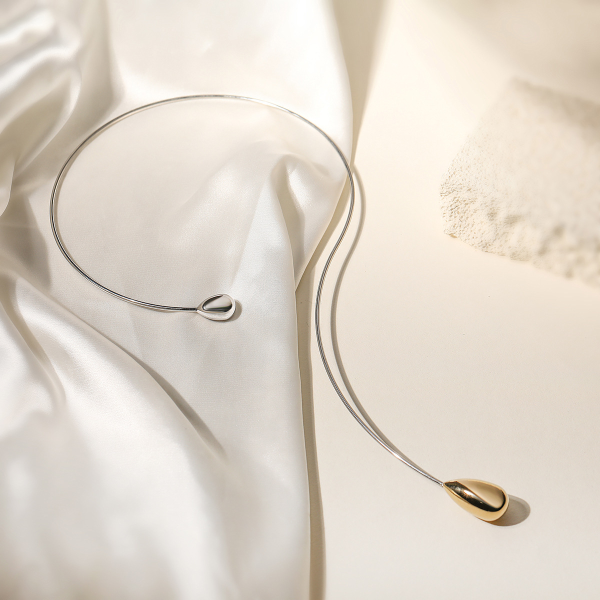 Wassertropfen-Choker aus Edelstahl in Gold 2