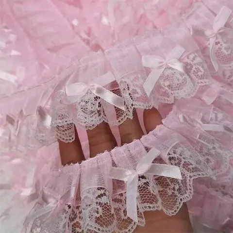 Rosa Rüschen-Spitzenbesatz mit Schleife
