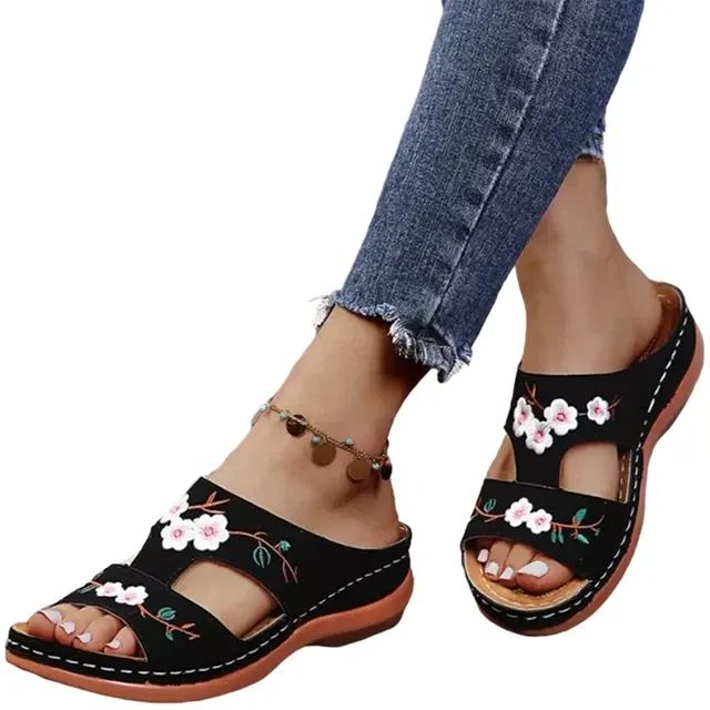 Leder-Sandalen mit Stickerei 4