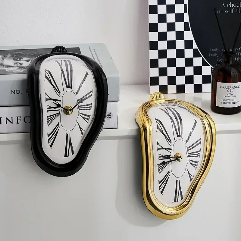 Surreale Wanduhr 2