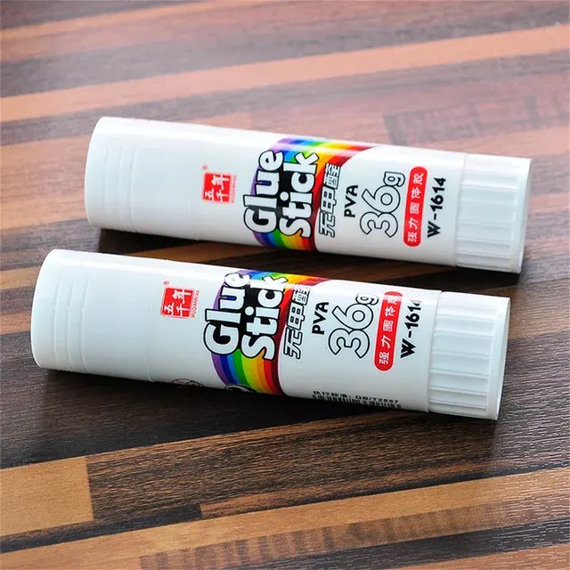 Klebestift 4