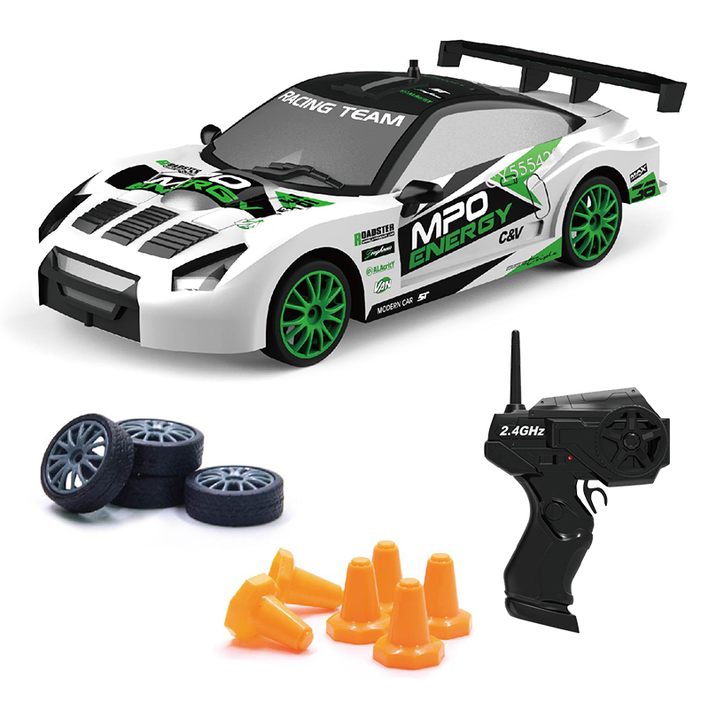 1:24 Drift-RC-Auto mit Hindernis-Set 4