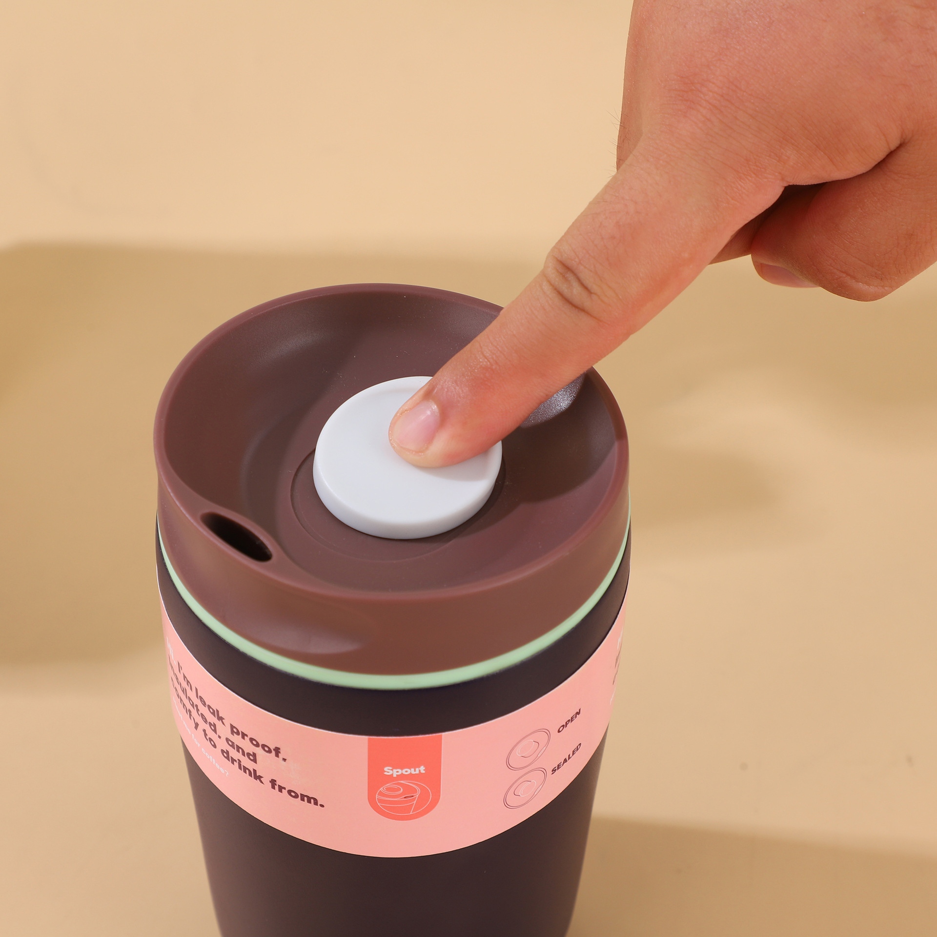 Doppelwandiger Edelstahl-Kaffeebecher mit Deckel 4