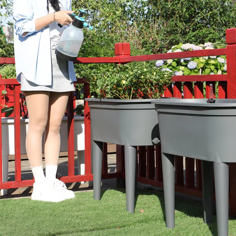 Hohes Outdoor Pflanzgefäß mit Ständer und Kunststoff 3