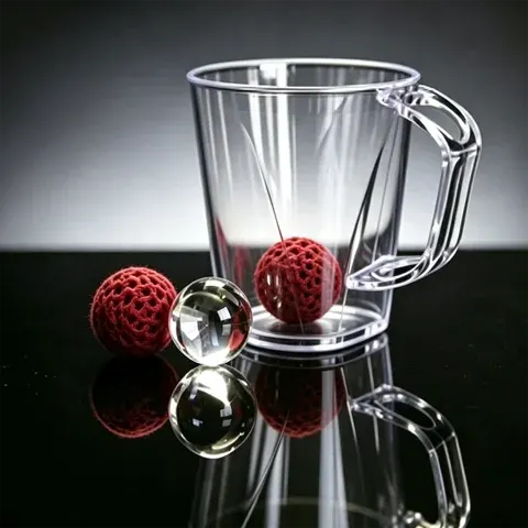 Durchsichtiger Becher-Zaubertrick