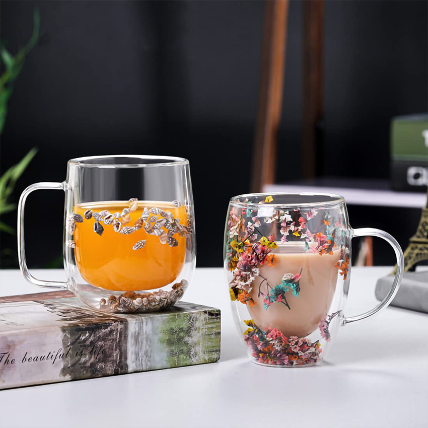 Doppelwandige Glastasse mit Henkel im Chinastil 2